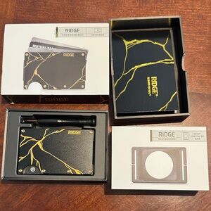 RIDGE slim RFID Blocking Wallet & RIDGE Air tag cash strap set